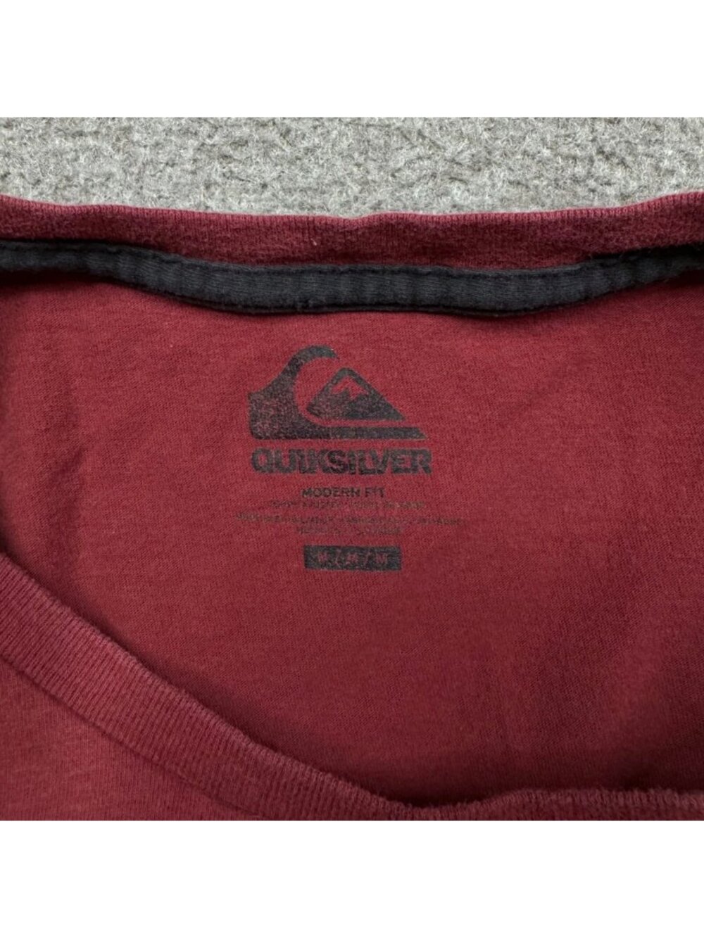 Quiksilver Graphic T Shirt Size M Red Short Sleeve Crew Neck Surfing Surfer Tee - Picture 2 of 5